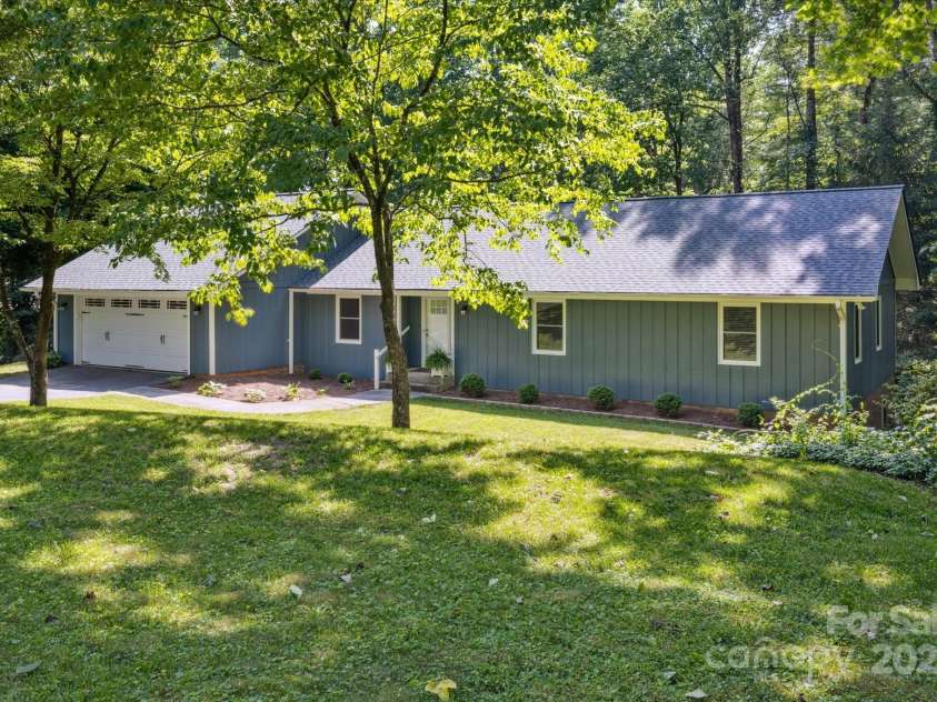 104 Britton Avenue, Hendersonville, NC 28791.  MLS# CAR4273610, YatesRealty ID 3087. 