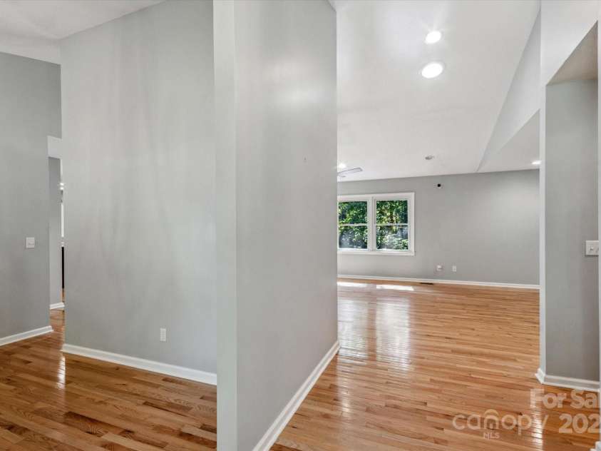104 Britton Avenue, Hendersonville, NC 28791.  MLS# CAR4273610, YatesRealty ID 3087. 