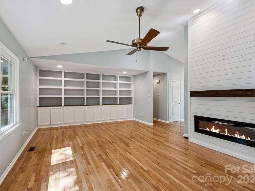 104 Britton Avenue, Hendersonville, NC 28791.  MLS# CAR4273610, YatesRealty ID 3087. 