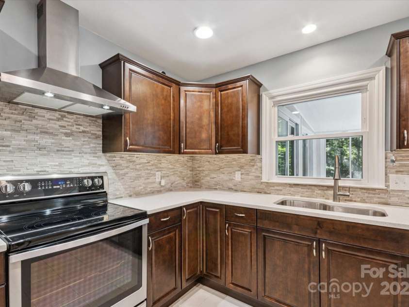104 Britton Avenue, Hendersonville, NC 28791.  MLS# CAR4273610, YatesRealty ID 3087. 
