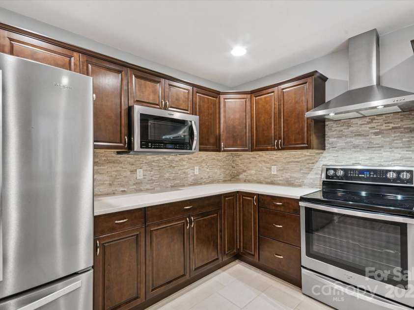 104 Britton Avenue, Hendersonville, NC 28791.  MLS# CAR4273610, YatesRealty ID 3087. 