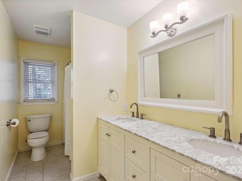 104 Britton Avenue, Hendersonville, NC 28791.  MLS# CAR4273610, YatesRealty ID 3087. 