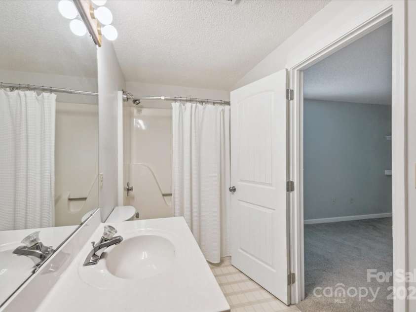 104 Britton Avenue, Hendersonville, NC 28791.  MLS# CAR4273610, YatesRealty ID 3087. 