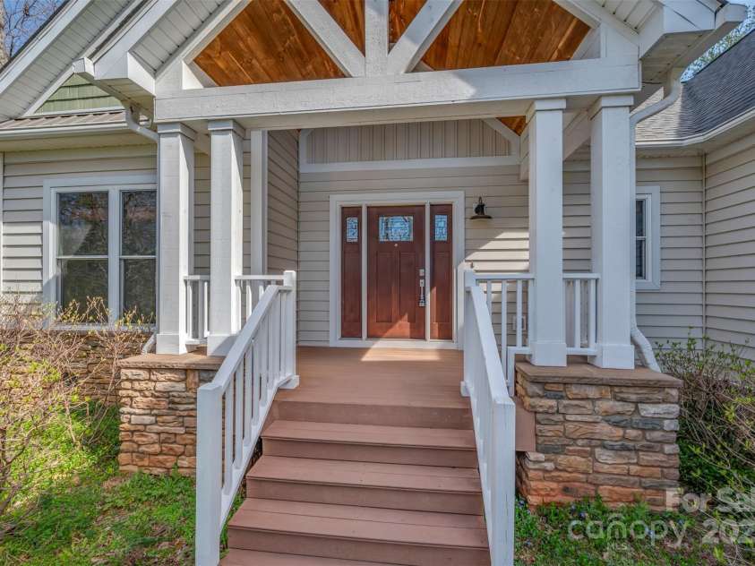 240 Persimmon Hill Drive, Columbus, NC 28722.  MLS# CAR4232321, YatesRealty ID 3087. 