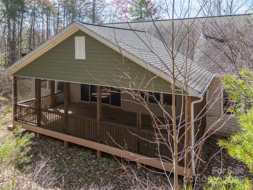 240 Persimmon Hill Drive, Columbus, NC 28722.  MLS# CAR4232321, YatesRealty ID 3087. 