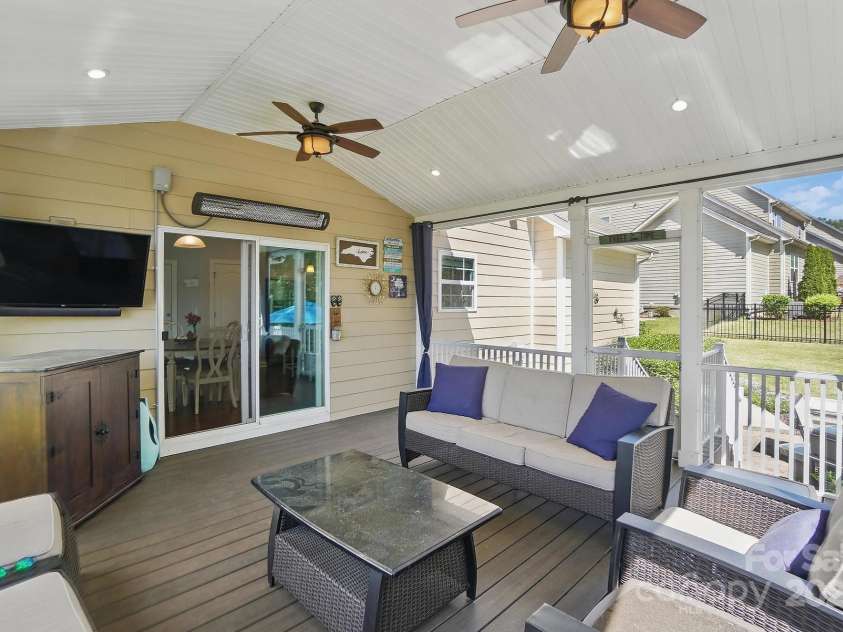 16831 Alydar Commons Lane, Charlotte, NC 28278.  MLS# CAR4256339, YatesRealty ID 30870. 