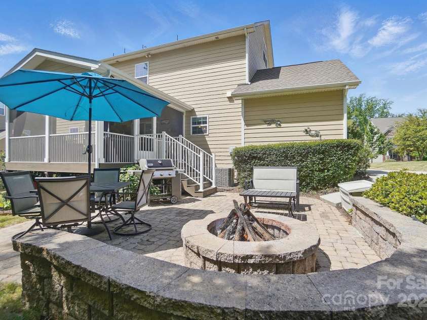 16831 Alydar Commons Lane, Charlotte, NC 28278.  MLS# CAR4256339, YatesRealty ID 30870. 