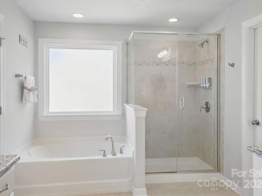 16831 Alydar Commons Lane, Charlotte, NC 28278.  MLS# CAR4256339, YatesRealty ID 30870. 