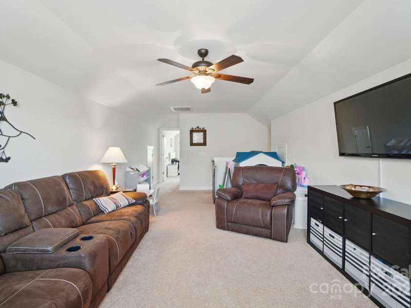 16831 Alydar Commons Lane, Charlotte, NC 28278.  MLS# CAR4256339, YatesRealty ID 30870. 