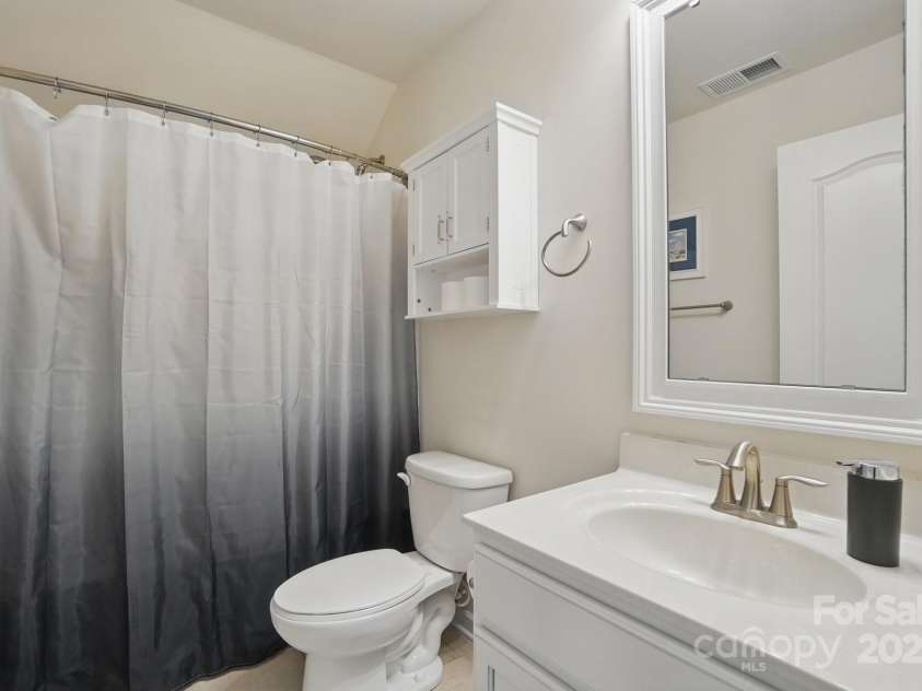 16831 Alydar Commons Lane, Charlotte, NC 28278.  MLS# CAR4256339, YatesRealty ID 30870. 