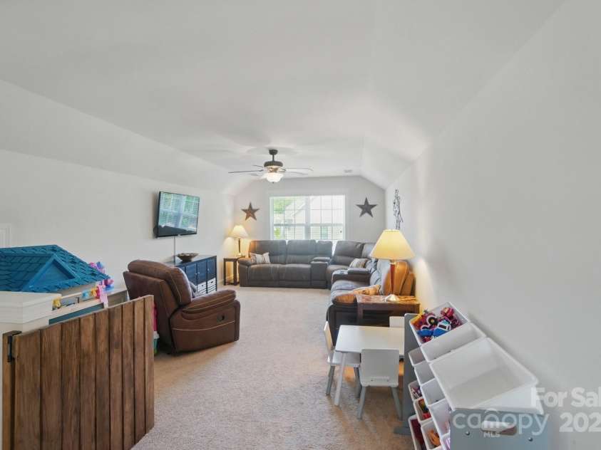 16831 Alydar Commons Lane, Charlotte, NC 28278.  MLS# CAR4256339, YatesRealty ID 30870. Bonus Room