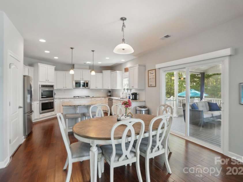 16831 Alydar Commons Lane, Charlotte, NC 28278.  MLS# CAR4256339, YatesRealty ID 30870. Breakfast Area