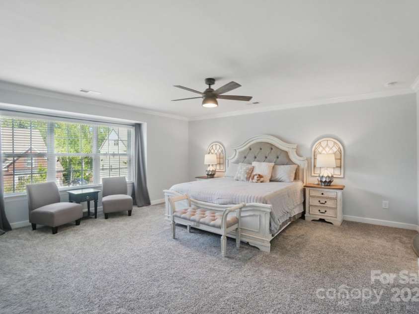 16831 Alydar Commons Lane, Charlotte, NC 28278.  MLS# CAR4256339, YatesRealty ID 30870. Large Primary Bedroom with Sitting Area