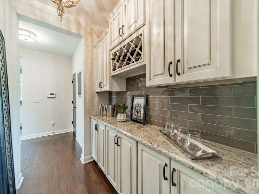 701 Copper Tree Lane, Waxhaw, NC 28173.  MLS# CAR4378056, YatesRealty ID 30870. Butler's pantry 