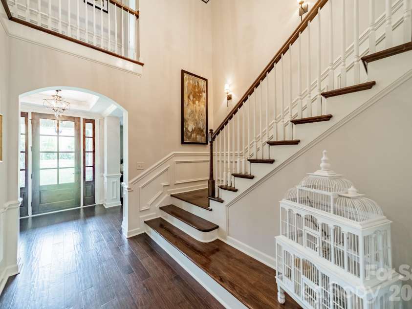 701 Copper Tree Lane, Waxhaw, NC 28173.  MLS# CAR4378056, YatesRealty ID 30870. Impressive extended 2-story foyer