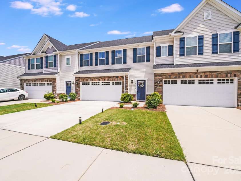 10412 Dalton Woods Court, Huntersville, NC 28078.  MLS# CAR4274231, YatesRealty ID 30871. 