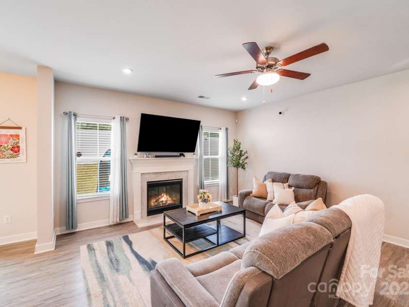 10412 Dalton Woods Court, Huntersville, NC 28078.  MLS# CAR4274231, YatesRealty ID 30871. Neutral color palette throughout