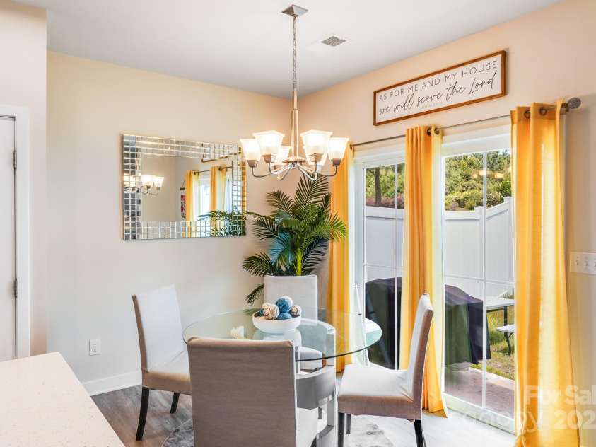 10412 Dalton Woods Court, Huntersville, NC 28078.  MLS# CAR4274231, YatesRealty ID 30871. Spacious dining area