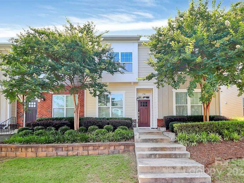 2726 Tranquil Oak Place, Charlotte, NC 28206.  MLS# CAR4274512, YatesRealty ID 30872. 