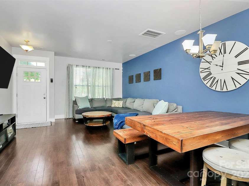2726 Tranquil Oak Place, Charlotte, NC 28206.  MLS# CAR4274512, YatesRealty ID 30872. 