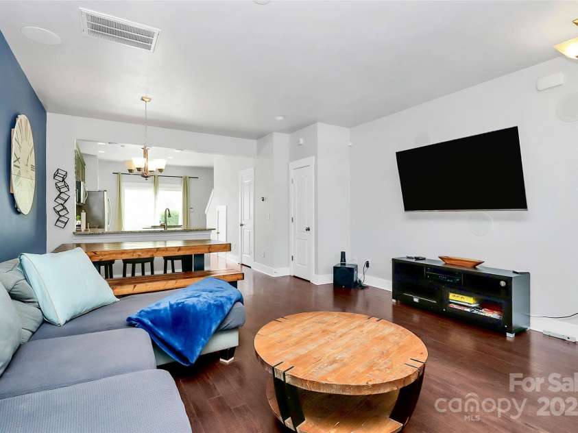 2726 Tranquil Oak Place, Charlotte, NC 28206.  MLS# CAR4274512, YatesRealty ID 30872. 
