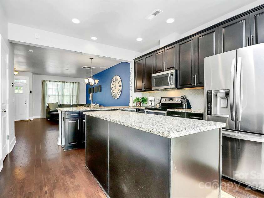 2726 Tranquil Oak Place, Charlotte, NC 28206.  MLS# CAR4274512, YatesRealty ID 30872. 