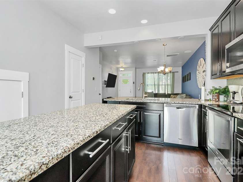 2726 Tranquil Oak Place, Charlotte, NC 28206.  MLS# CAR4274512, YatesRealty ID 30872. 