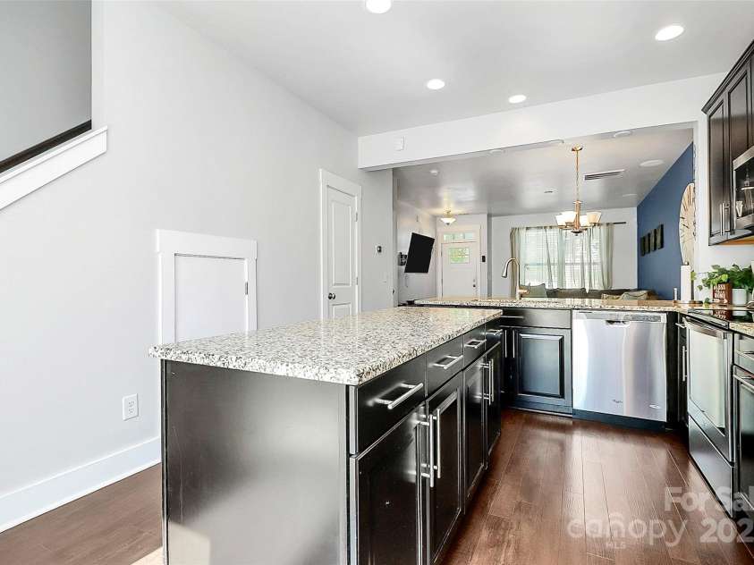 2726 Tranquil Oak Place, Charlotte, NC 28206.  MLS# CAR4274512, YatesRealty ID 30872. 