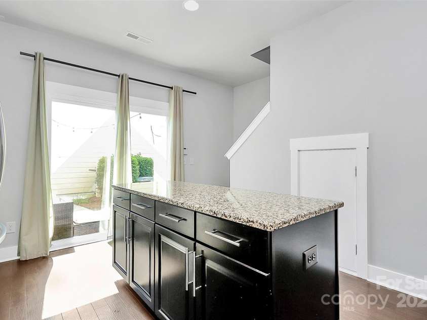 2726 Tranquil Oak Place, Charlotte, NC 28206.  MLS# CAR4274512, YatesRealty ID 30872. 