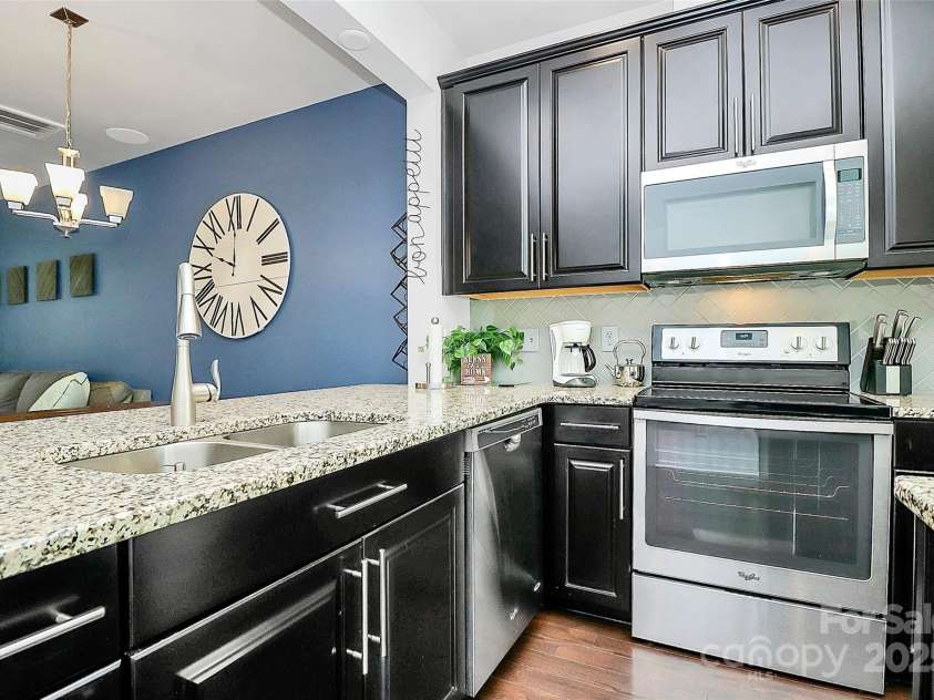 2726 Tranquil Oak Place, Charlotte, NC 28206.  MLS# CAR4274512, YatesRealty ID 30872. 