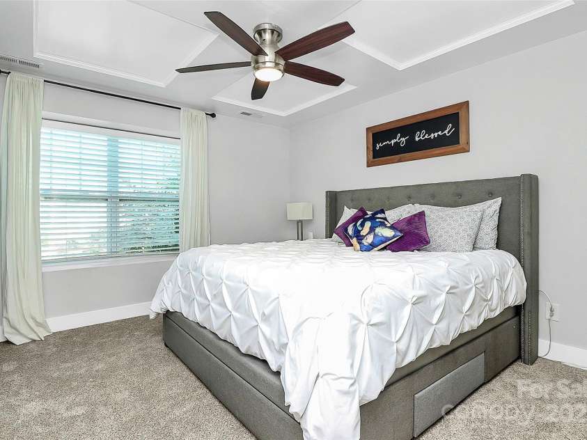 2726 Tranquil Oak Place, Charlotte, NC 28206.  MLS# CAR4274512, YatesRealty ID 30872. 