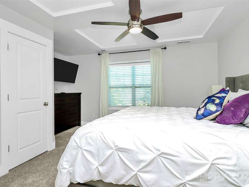 2726 Tranquil Oak Place, Charlotte, NC 28206.  MLS# CAR4274512, YatesRealty ID 30872. 