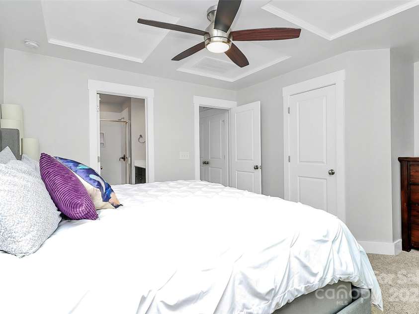 2726 Tranquil Oak Place, Charlotte, NC 28206.  MLS# CAR4274512, YatesRealty ID 30872. 