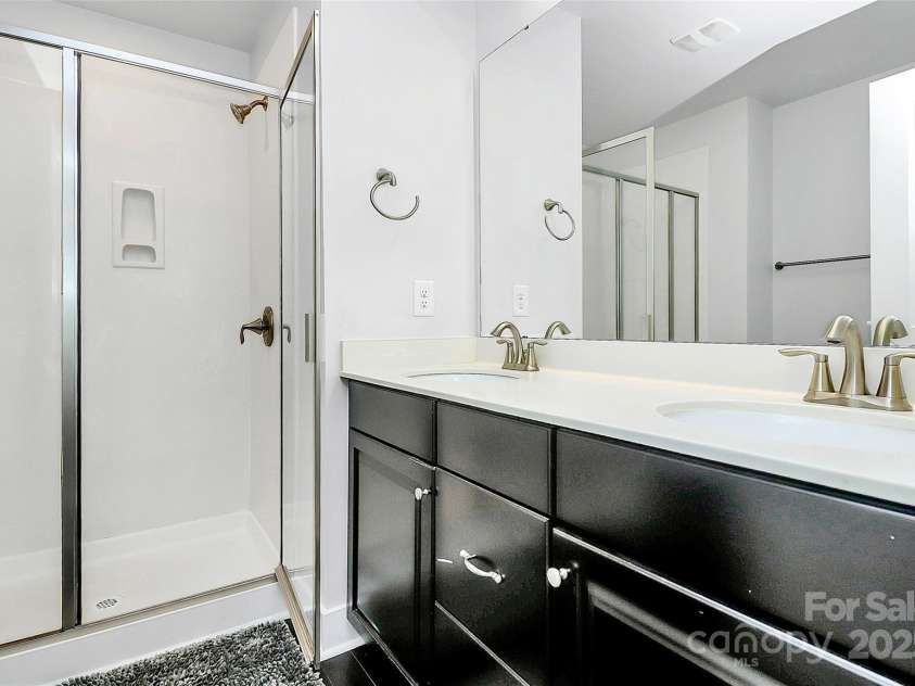 2726 Tranquil Oak Place, Charlotte, NC 28206.  MLS# CAR4274512, YatesRealty ID 30872. 