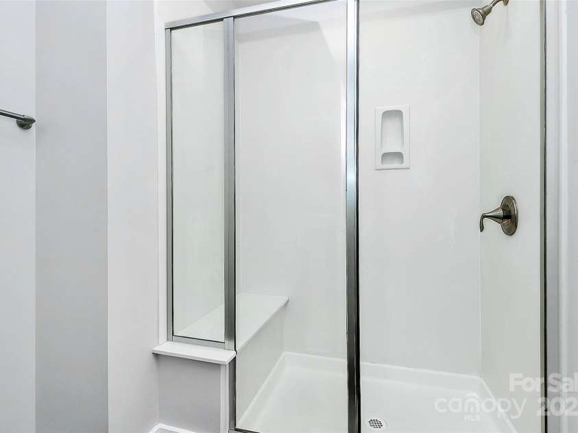 2726 Tranquil Oak Place, Charlotte, NC 28206.  MLS# CAR4274512, YatesRealty ID 30872. 