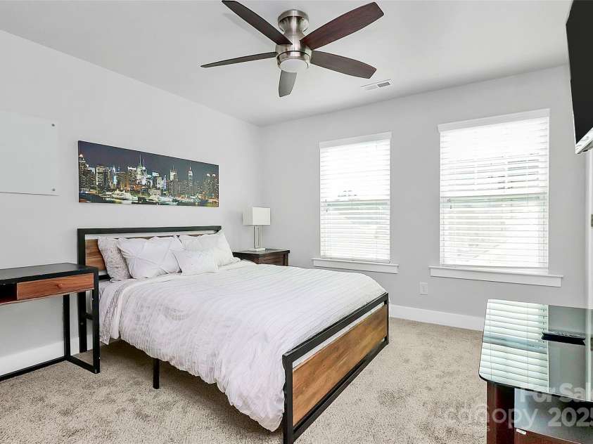 2726 Tranquil Oak Place, Charlotte, NC 28206.  MLS# CAR4274512, YatesRealty ID 30872. 