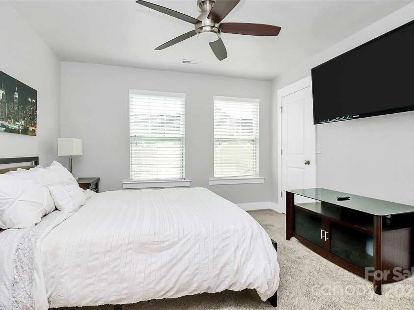 2726 Tranquil Oak Place, Charlotte, NC 28206.  MLS# CAR4274512, YatesRealty ID 30872. 