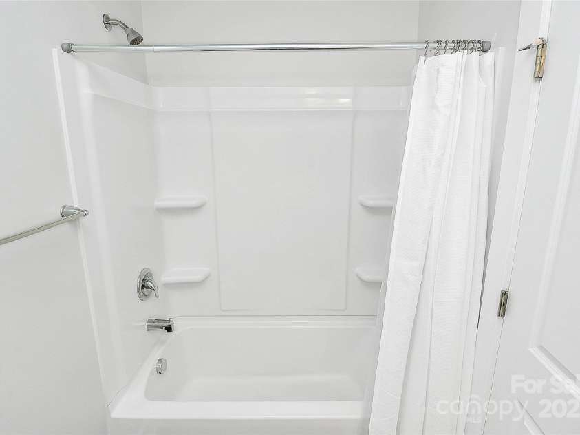 2726 Tranquil Oak Place, Charlotte, NC 28206.  MLS# CAR4274512, YatesRealty ID 30872. 