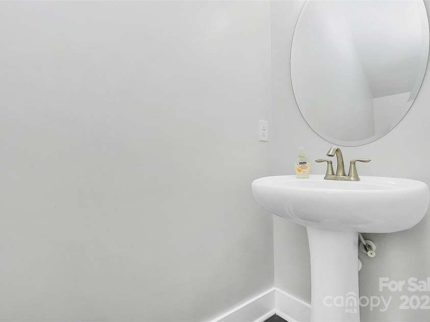 2726 Tranquil Oak Place, Charlotte, NC 28206.  MLS# CAR4274512, YatesRealty ID 30872. 