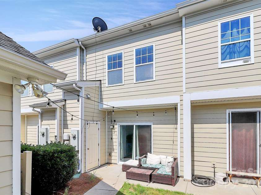 2726 Tranquil Oak Place, Charlotte, NC 28206.  MLS# CAR4274512, YatesRealty ID 30872. 