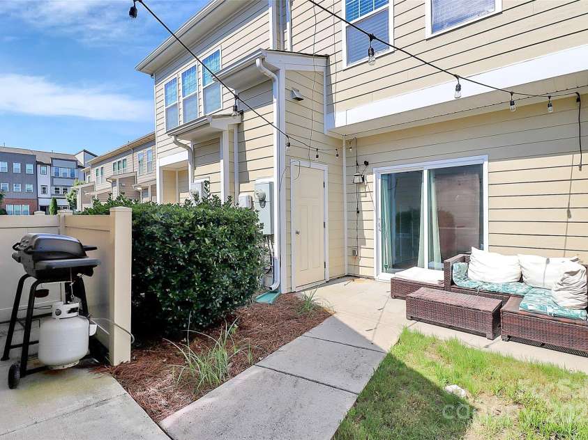 2726 Tranquil Oak Place, Charlotte, NC 28206.  MLS# CAR4274512, YatesRealty ID 30872. 