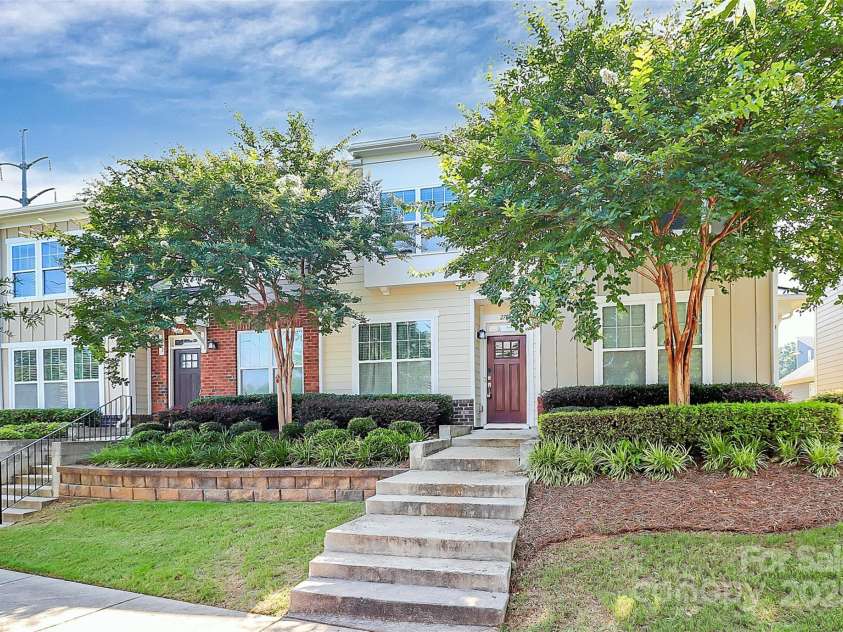2726 Tranquil Oak Place, Charlotte, NC 28206.  MLS# CAR4274512, YatesRealty ID 30872. 