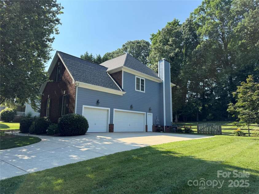155 Huntfield Way, Mooresville, NC 28117.  MLS# CAR4277313, YatesRealty ID 30873. 