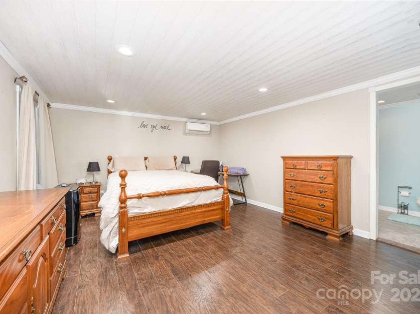 951 Helmstetler Road, Lexington, NC 27295.  MLS# CAR4276742, YatesRealty ID 30876. Main Primary Suite