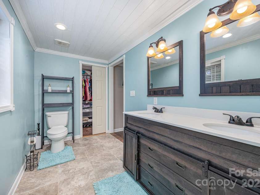 951 Helmstetler Road, Lexington, NC 27295.  MLS# CAR4276742, YatesRealty ID 30876. Main Primary Suite Bath w/ Roman shower