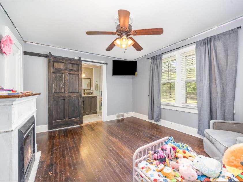 951 Helmstetler Road, Lexington, NC 27295.  MLS# CAR4276742, YatesRealty ID 30876. Secondary Primary suite