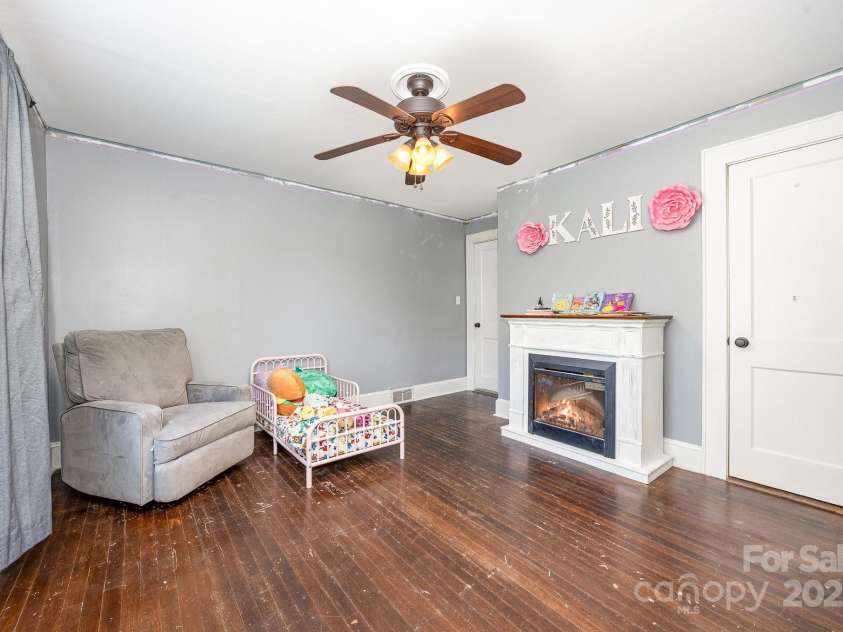 951 Helmstetler Road, Lexington, NC 27295.  MLS# CAR4276742, YatesRealty ID 30876. Secondary Primary suite