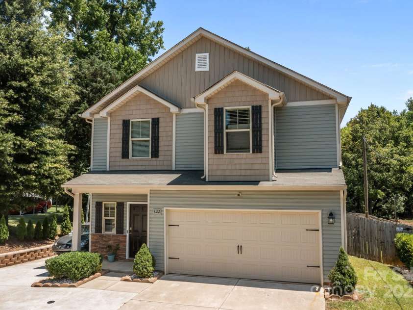 822 Lakehill Road, Charlotte, NC 28214.  MLS# CAR4285225, YatesRealty ID 30877. 
