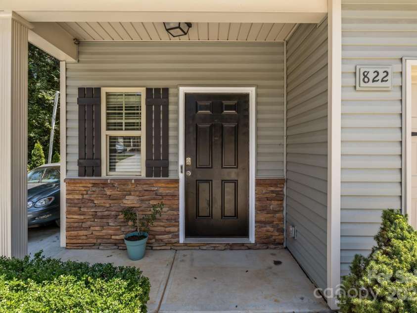 822 Lakehill Road, Charlotte, NC 28214.  MLS# CAR4285225, YatesRealty ID 30877. 