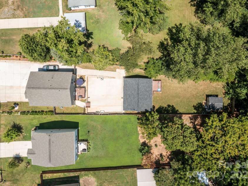 822 Lakehill Road, Charlotte, NC 28214.  MLS# CAR4285225, YatesRealty ID 30877. 
